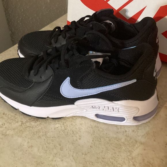 - NWT ladies Nike Air Max Excee athletic shoe in size 6 - Picture 5 of 10